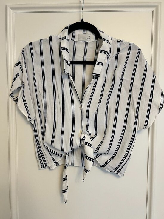 Aritzia Wilfred Free Striped Cropped Button-up Shirt - Picture 4 of 6